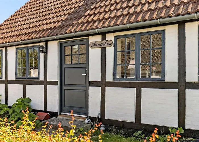 20313-samso-orby-hovedgade-53